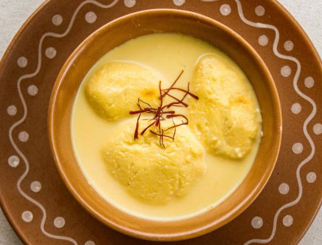 Traditional Delicacies at Zirakpur Sweets Wholesale Outlet